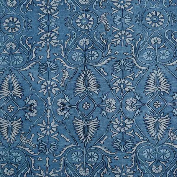 Material textil cu design floral de inspiratie andina Kay 2