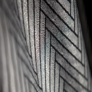 draperii negre cu model