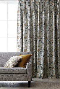draperii florale din matase