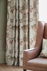 draperii brodate cu flori