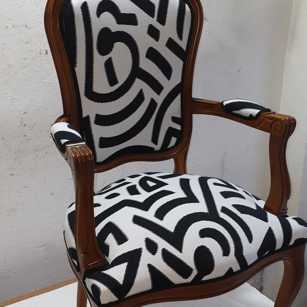 Material textil cu design deosebit alb-negru