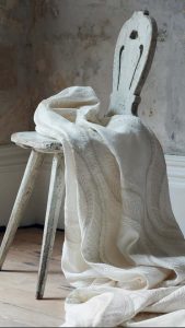 draperii brodate din in
