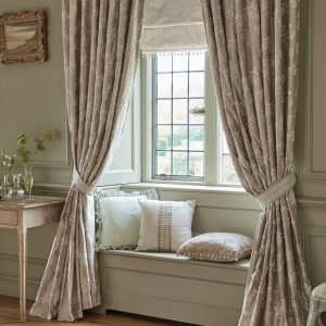 Draperii florale din matase