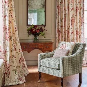 draperii florale brodate