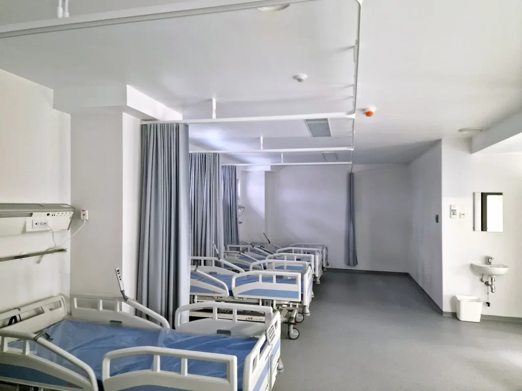 Șine medicale curbate pentru separarea paturilor