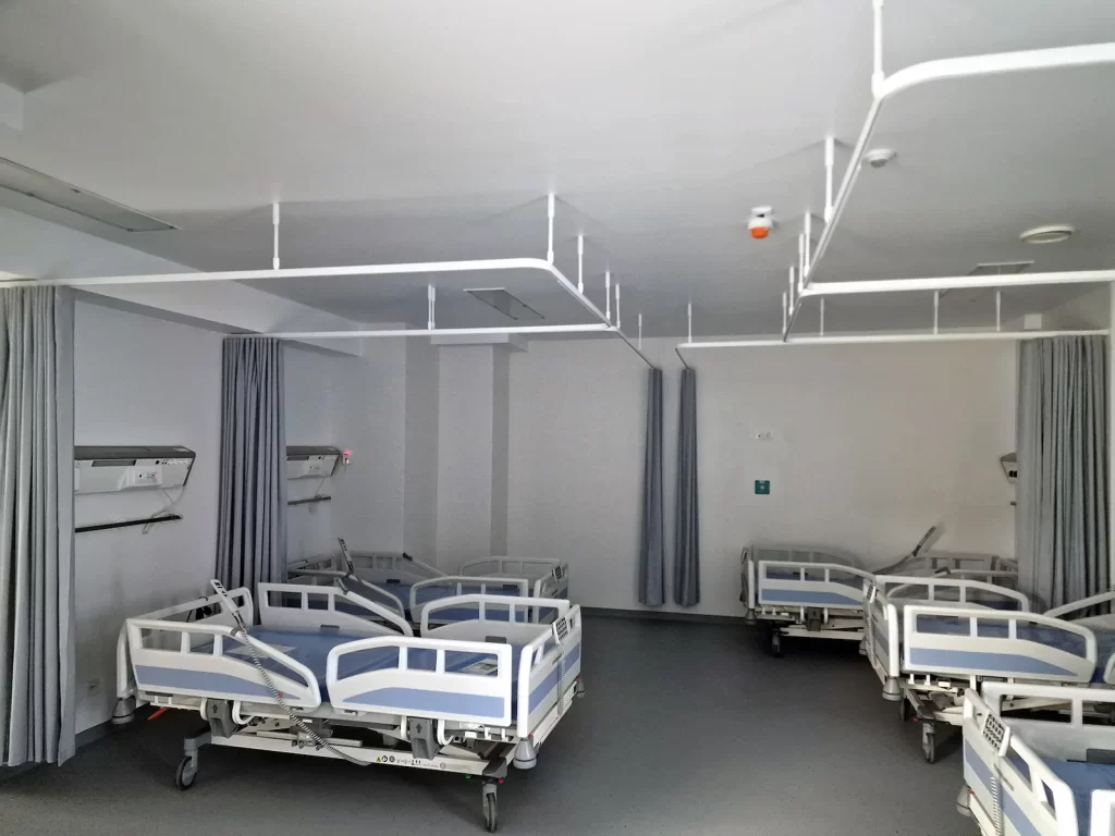 Șine medicale pentru separarea paturilor în salon multipat