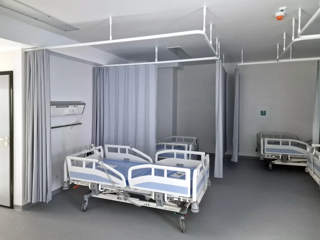 Șine medicale pentru separarea paturilor în salon