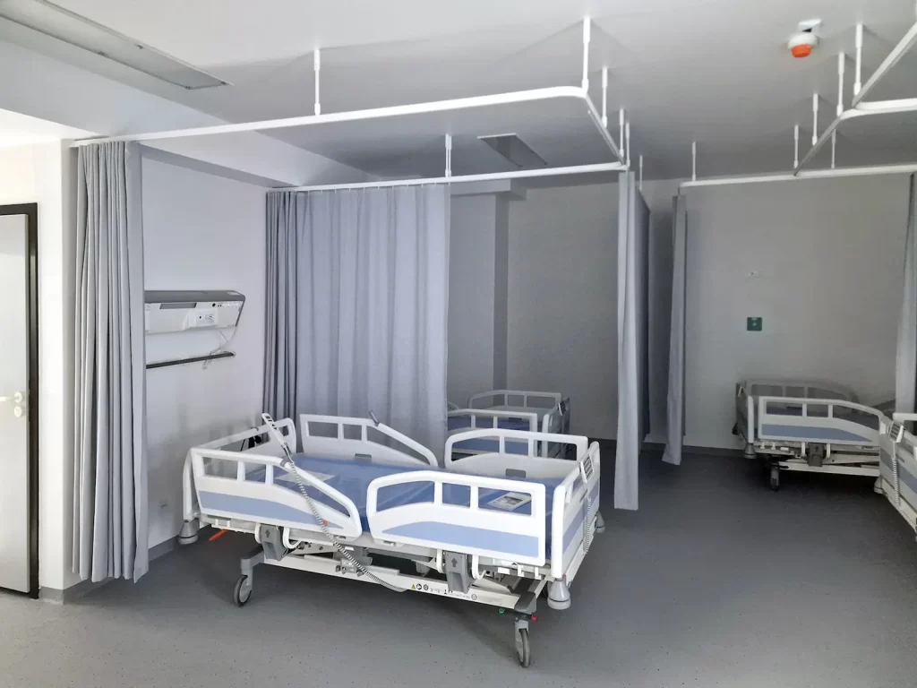 Separarea paturilor cu draperii medicale antibacteriene