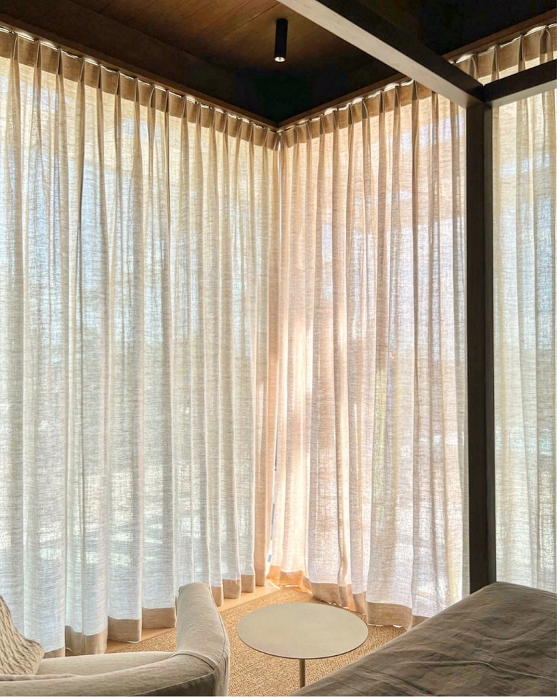 Perdele din in Vento Natural într-un interior luminos