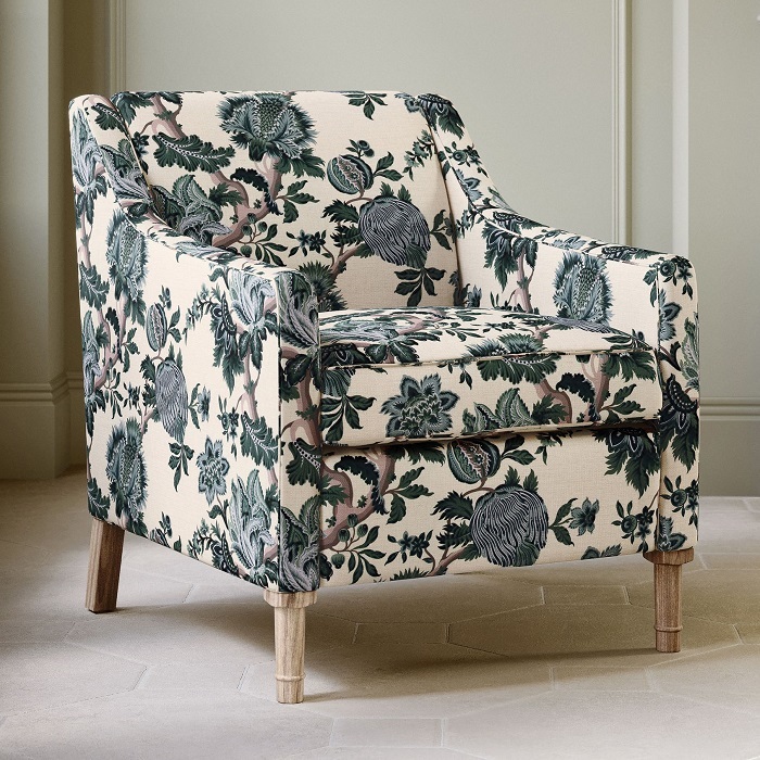 Material tapiterie floral elegant utilizat pentru fotoliu, model Artissima Blue Green