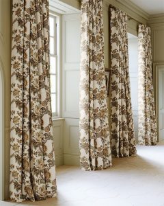 material floral Artissima Golden Alfresco utilizat pentru draperii clasice elegante