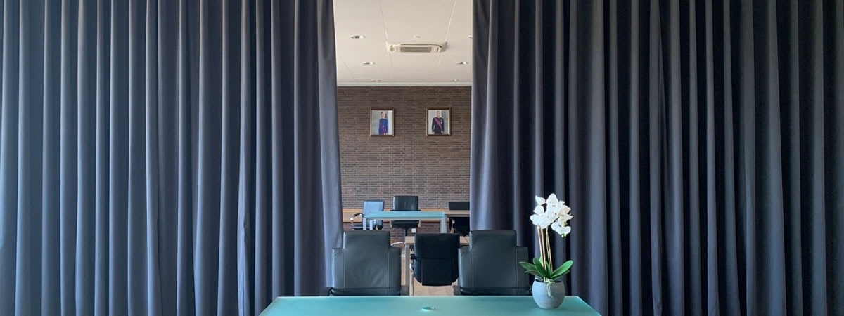 draperii ignifuge pentru spatii publice