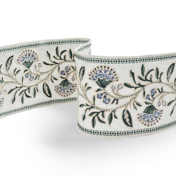Bandă decorativă cu broderie florală Camellia Trail Braid Blue Green