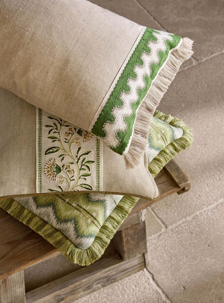 Perne decorative din in cu benzi brodate florale, Curlicue Braid și franjuri